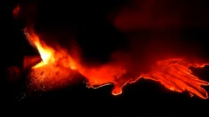 VULCANUL Santorini se pregăteşte de ERUPŢIE? Bula de MAGMĂ a ridicat insula cu 14 cm