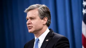 Joe Biden intenţionează să îl menţină pe Christopher Wray în funcţia de director al FBI. În ultimul an, Donald Trump a criticat dur activităţile lui Christopher Wray