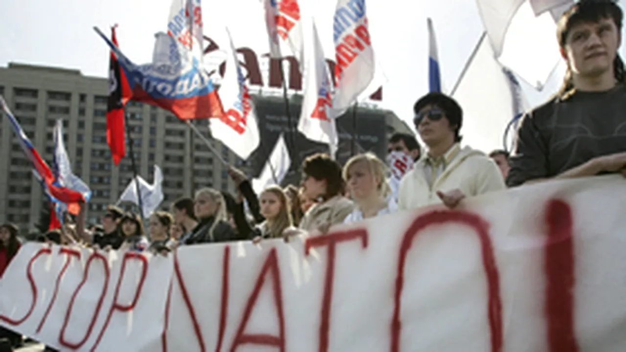 Circa 30 manifestanţi anti-NATO, arestaţi la Moscova