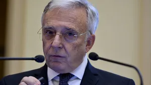 Mugur Isărescu: Tensiunile politice n-au cum să ajute stabilitatea financiară, bugetul e ambiţios