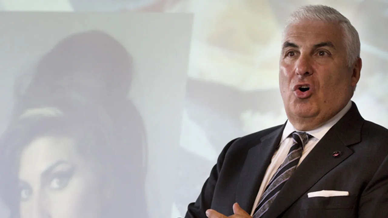 NOI DEZVĂLUIRI despre Amy Winehouse: Tatăl cântăreţei sugerează că artista ar fi fost însărcinată înainte să moară