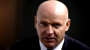 Povestea omului care a construit una dintre cele mai importante afaceri din România. Are o reţea de 42 de magazine şi 8100 de angajaţi