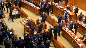 După impozitarea pensiilor speciale, urmează desfiinţarea pensiilor parlamentarilor/  USR: Proiectul a fost scos de pe ordinea de zi 