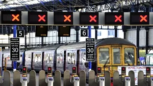 Marea Britanie, paralizată de o furtună puternică. Autorităţile se tem de haos în transporturi - FOTO