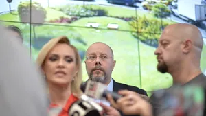 VOT la Primăria Capitalei: Bădulescu rămâne în funcţia de viceprimar: Am depus plângere penală împotrivia lui Gabriel Mutu pentru şantaj şi ameninţare/ Firea: Sunt mulţumită de activitatea lui 