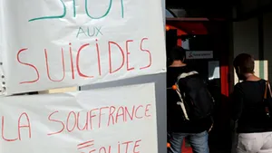 Un miliard de euro pentru oprirea sinuciderilor de la France Telecom