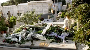 Grecii nu mai au bani de nunţi şi înmormântări. Ce fac pentru a evita cheltuielile pentru funeralii