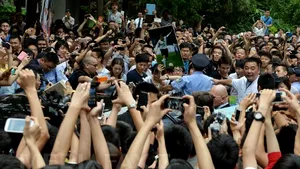 Chinezii s-au îngrămădit să-l vadă pe Beckham la Shanghai. Şapte persoane au fost rănite - VIDEO, FOTO