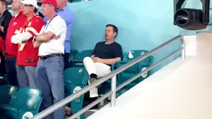 Un suporter a fost ironizat după ce a adormit în timpul Super Bowl. Preţul mediu al unui bilet a depăşit 8.600 de dolari