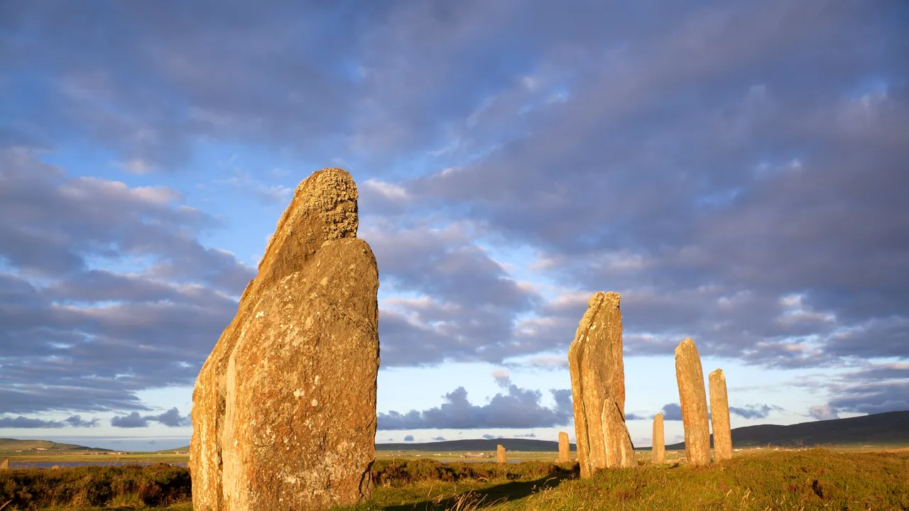 Impresionantul monument scoţian din neolitic, Inelul de la Brodgar, vandalizat de turişti | FOTO
