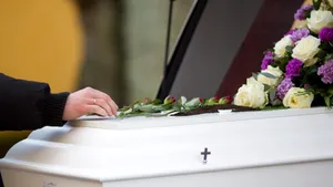 INEDIT Când medicii greșesc: Oameni declarați morți care s-au trezit în sicriu