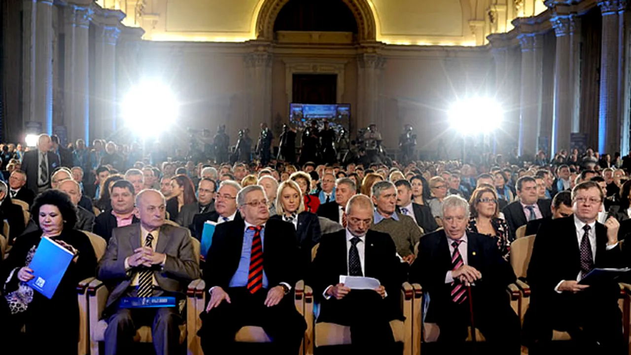 FOCUS: PC şi-a început Congresul cu un imn nou şi l-a încheiat cu o horă