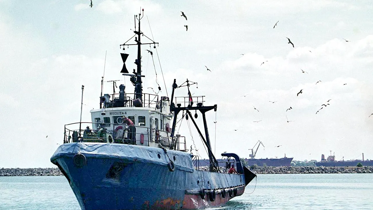 Pescadorul scufundat luni în Marea Neagră a fost găsit