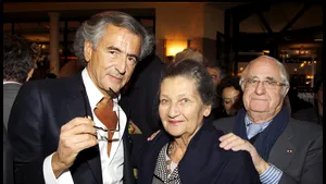 Simone Veil a murit. Macron, despre cea cunoscută mai ales pentru rolul cheie avut în legalizarea contracepţiei şi a avortului, în anii '70: A fost o 