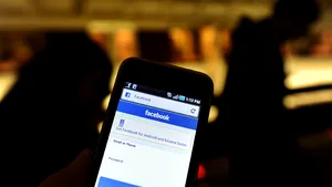 Zuckerberg a cerut Samsung un smartphone adaptat pentru Facebook