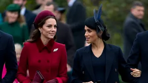 Posibilul motiv pentru care ducii de Sussex s-au retras din Familia Regală. Meghan Markle vs. Kate Middleton în tabloidele britanice | FOTO