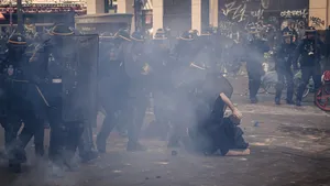 Protestele din Franța. Un candidat la prezidențiale cere mobilizarea armatei