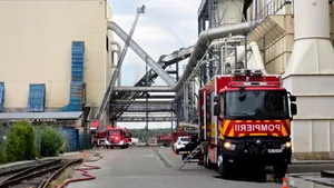 FOTO&VIDEO Explozie urmată de incendiu la o fabrică din Brașov. A fost activat Planul Roșu de Intervenție