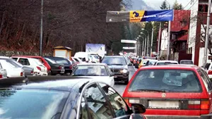 Aglomeraţie pe şosele din ţară, românii se întorc din minivacanţa de Paşte - FOTO 