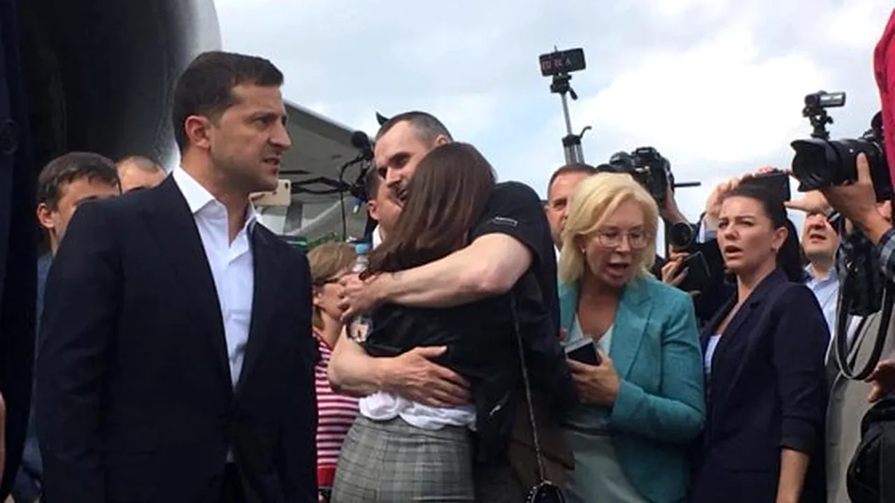 Schimb istoric de prizonieri dintre Rusia şi Ucraina. Regizorul Oleg Sentsov, liber după cinci ani de închisoare în Siberia