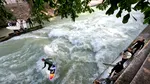 Surfing în centrul orașului München. S-a redeschis una dintre principalele atracții ale zonei