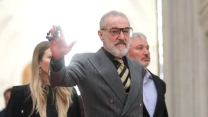 Patriarhul Daniel i-a interzis lui Becali să mai cânte la strană: „Nu dispune de competențe muzicale avizate”