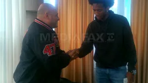 Wellington s-a împăcat cu fanul rapidist care a aruncat o coajă de banană spre el - FOTO