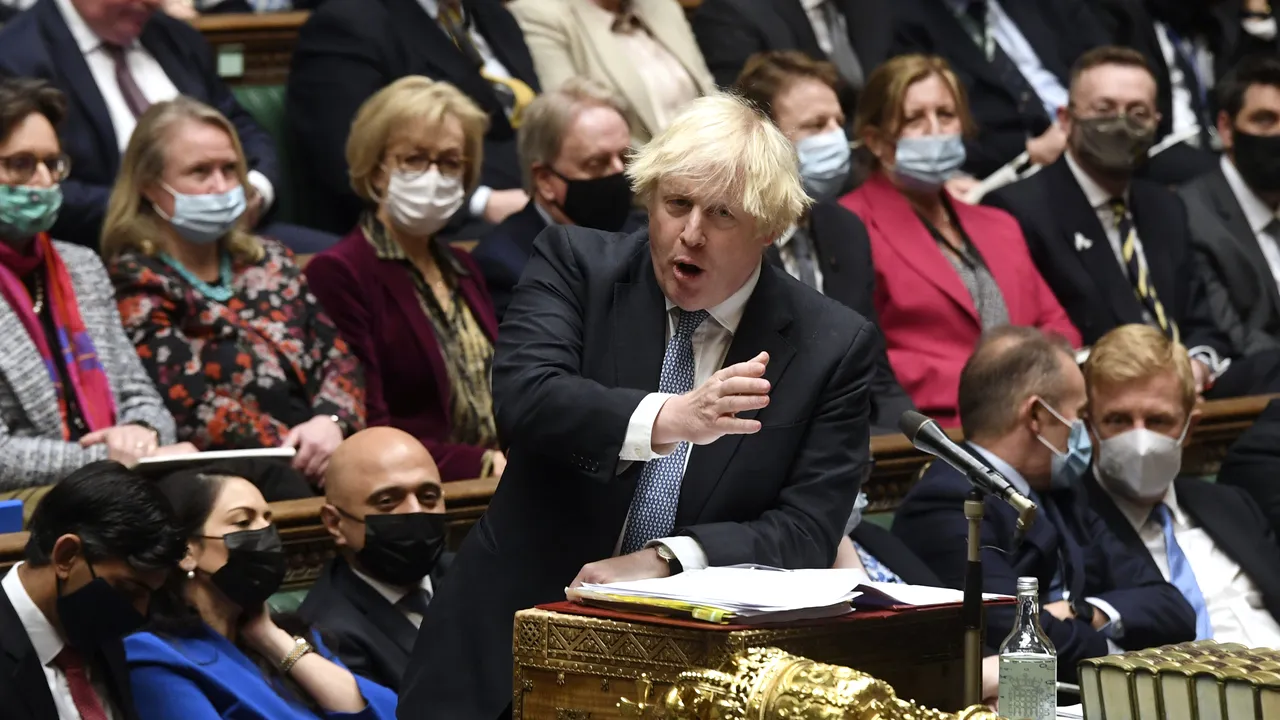 Boris Johnson a stabilit strategia de combatere a noului val de Omicron. Ce măsuri vor fi luate