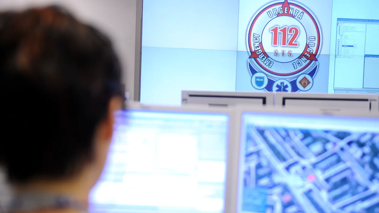 Fifor: Nu am spus să treacă 112 la MAI. Vom avea în acelaşi loc 112, SMURD-ul, pompierii şi Poliţia/ Operatorul STS care i-a răspuns Alexandrei avea trei apeluri în aşteptare