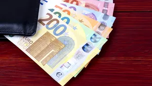 Consultări pentru un salariu minim în UE. Cât ar fi în România după propunerea actuală