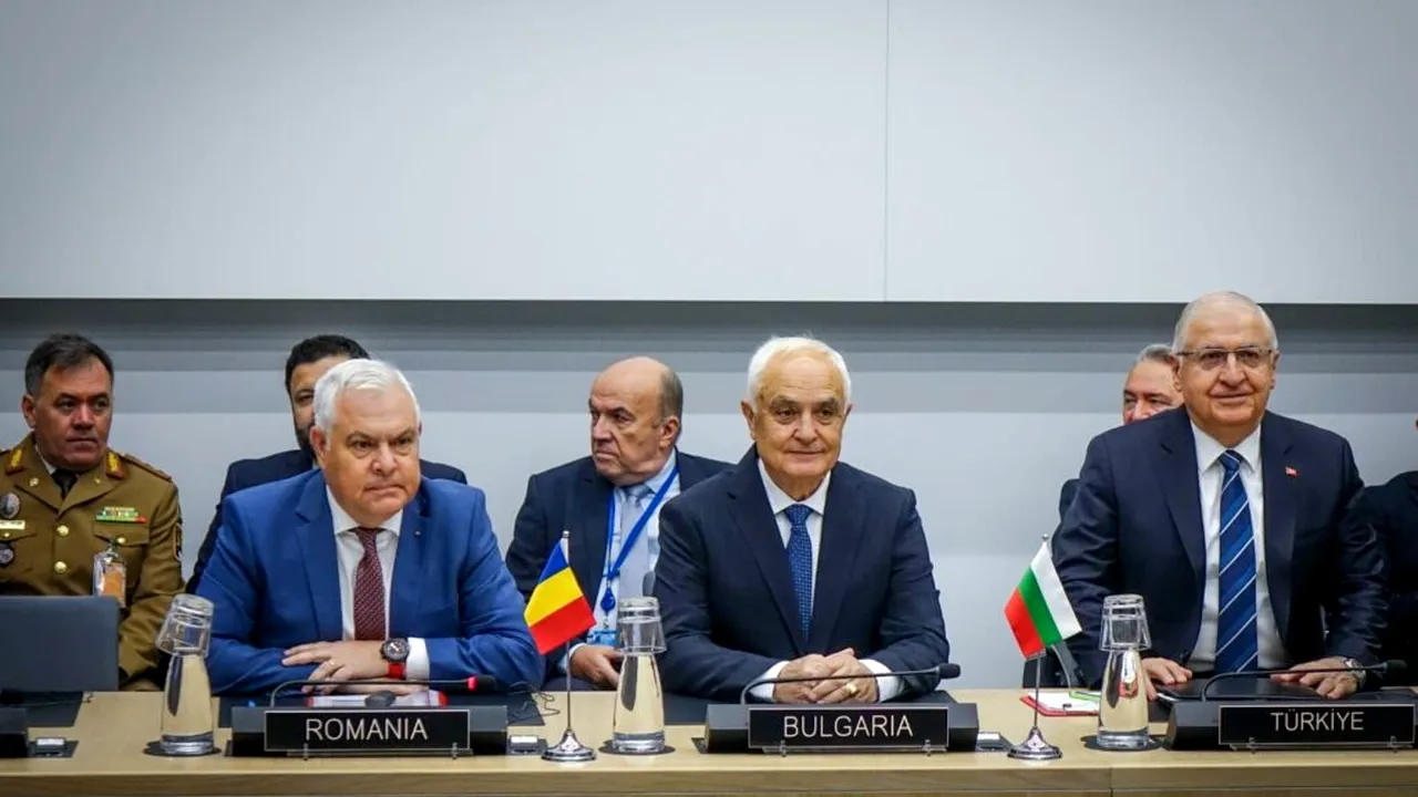 Întrevedere trilaterală a miniștrilor apărării din România, Bulgaria și Turcia