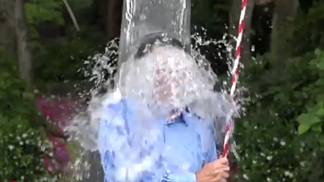 Ebola, Cupa Mondială la fotbal şi Ice Bucket Challenge, printre cele mai dezbătute subiecte pe Facebook în 2014