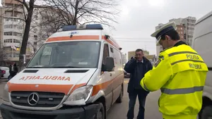 Vrancea: Şoferul unei ambulanţe private a rămas fără permis pentru că a condus cu 142 km/ h