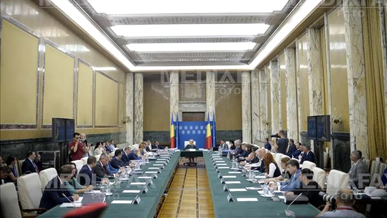 Guvernul se reuneşte azi. Se caută o soluţie privind rectificarea bugetară, care nu are avizul CSAT
