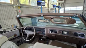 Cum a ajuns la Iași un adevărat „iaht de uscat”. Cadillacul are 5,6 metri și un motor de 8,2 litri