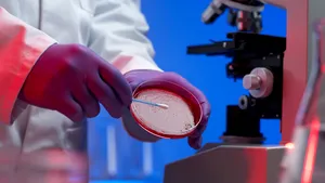 Teste genetice pentru tratamente personalizate împotriva cancerului