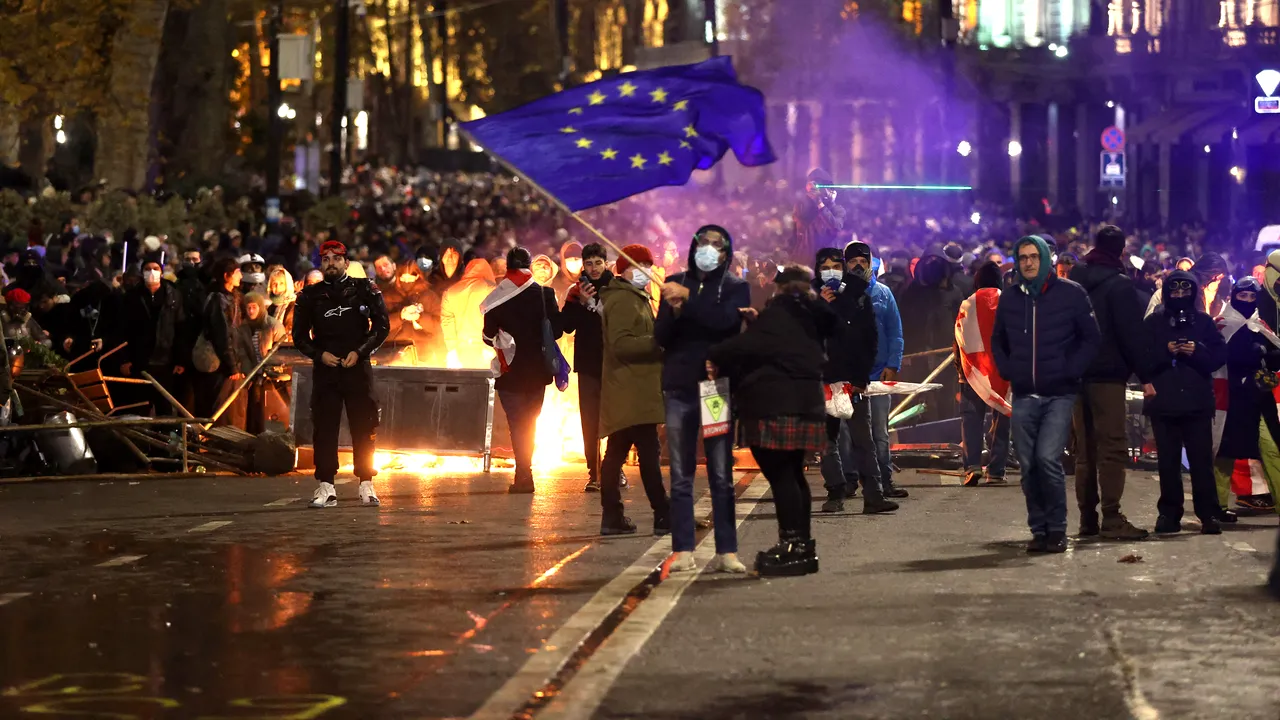 Kremlinul despre protestele din Georgia: Se văd semne ale unei „revoluţii în stil ucrainean”