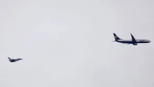 O aeronavă de pasageri, escortată de avioane de vânătoare în Marea Britanie, în urma unei alerte false | FOTO