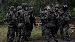 Polonia trimite încă 1000 de soldaţi la graniţa cu Belarus din cauza riscului crescut de război. Lituania şi Letonia sunt pregătite să înfrunte provocările Rusiei 