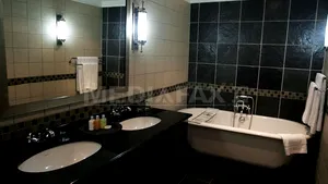A dispărut cumpărătorul de 1.000 de euro pentru o baie, acum îl avem pe cel de 10.000 de euro