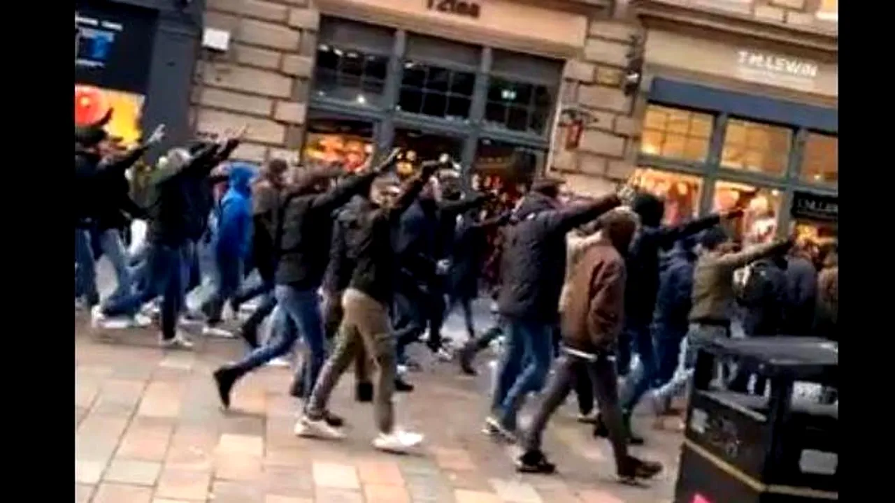 Suporterii lui Lazio au afişat saluturi fasciste, în meciul cu Celtic de Europa League. Fanii italieni, impasibili în prezenţa poliţiştilor scoţieni