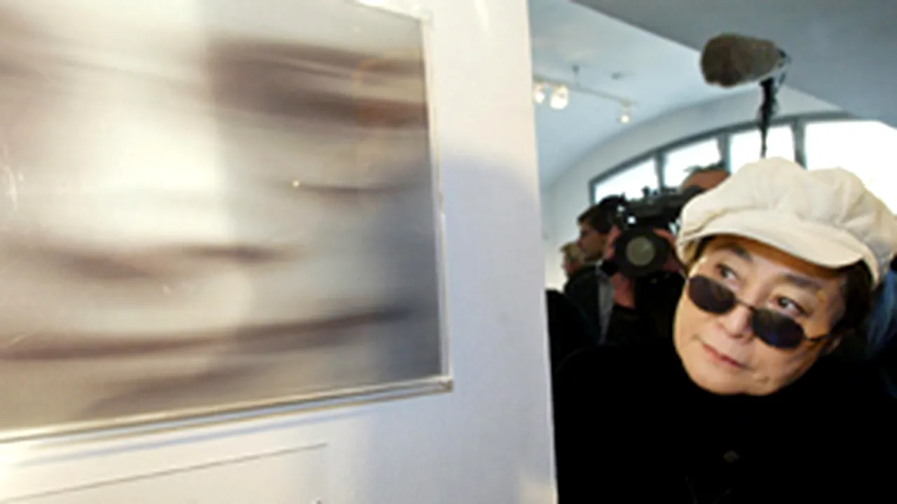 Yoko Ono participă cu o lucrare la Bucharest Biennale