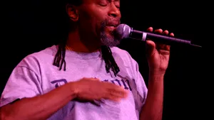 Bobby McFerrin cântă la Bucureşti cu muzicieni autohtoni