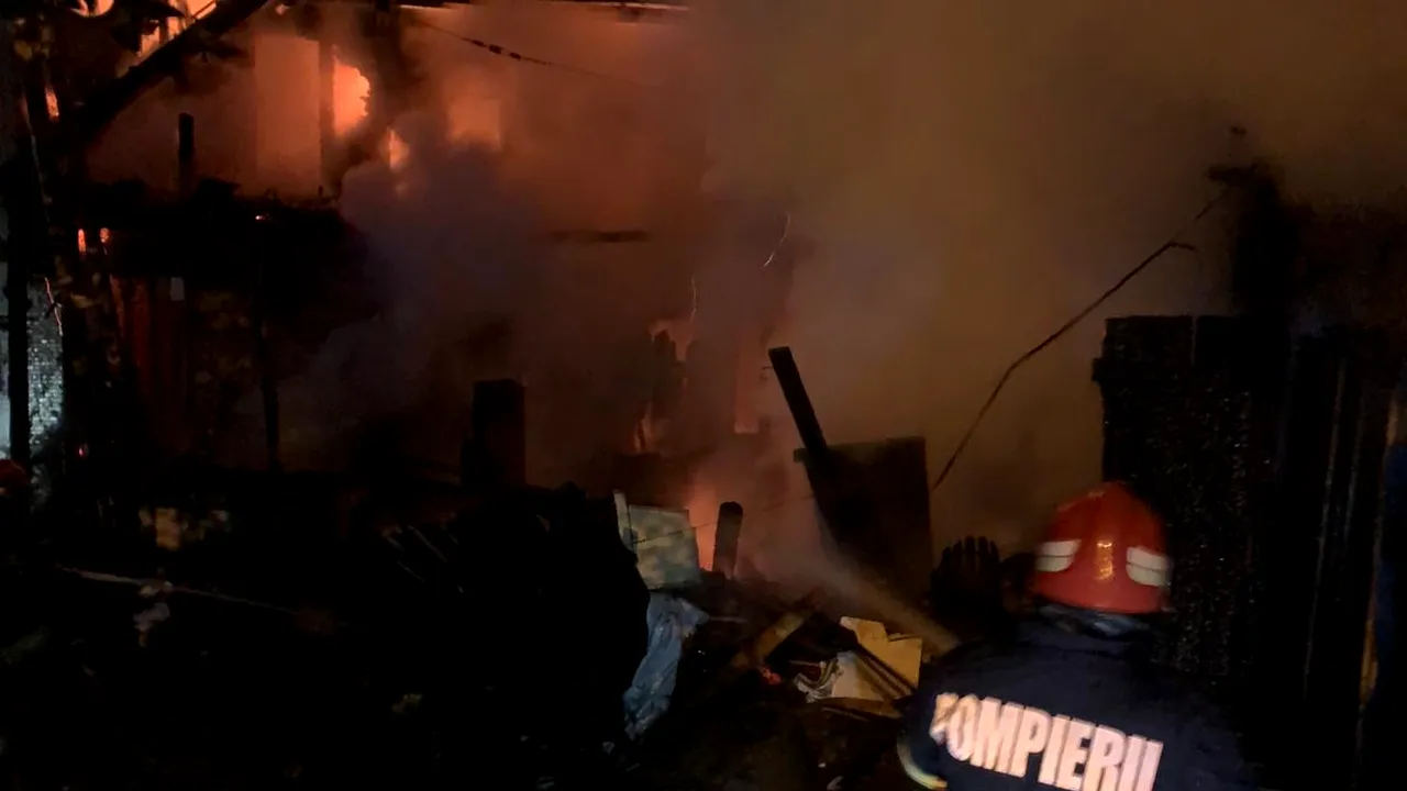 Incendiu la o locomotivă a unui tren de marfă încărcat cu ţiţei în judeţul Satu Mare