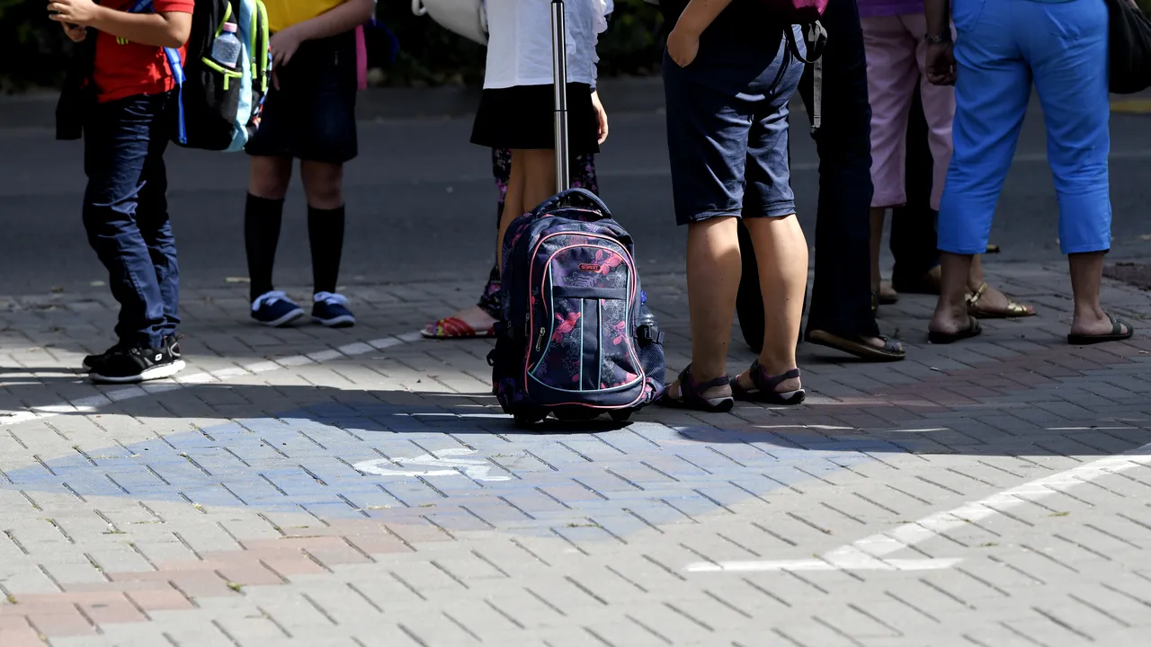 Gest impresionant. Demisie a directorului şcolii de unde un grup de elevi a fost ridicat de Poliţie. „Vorbim de copii cu rezultate nu bune, ci foarte bune”

