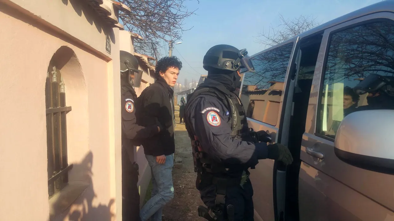 Percheziţii DIICOT la locuinţa unui tânăr acuzat de propagandă ISIS