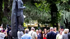 Mihai Eminescu, comemorat la 124 de ani de la moarte - FOTO