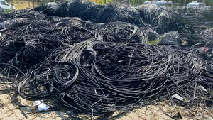 Operaţiunea „Cer Liber”. Primăria Sectorului 2 a dat jos de pe stâlpi peste 90 de kilometri de cabluri