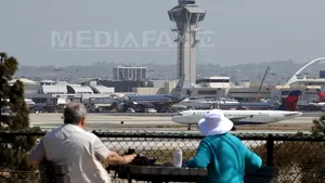 Dispozitive explozive improvizate pe aeroportul din Los Angeles
