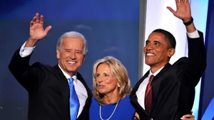 Barack Obama a efectuat o vizită-supriză pe scena Convenţiei democrate